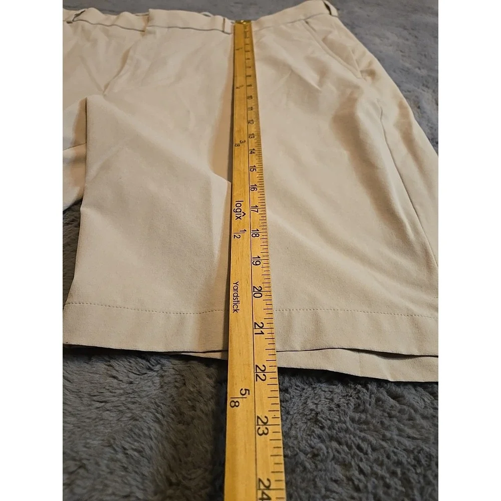 Walter Hagen Golf Shorts Mens 42 Beige Performance Stretch Flat Front EUC Casual